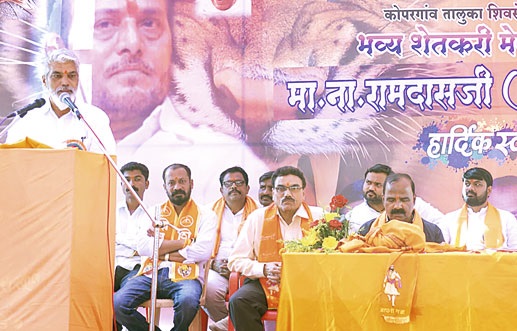 Vikhhenni Nagar-Nashik-Marathwada lit up controversy- Dada Bhusa | विखेंनी नगर-नाशिक-मराठवाडा वाद पेटविला- दादा भुसे