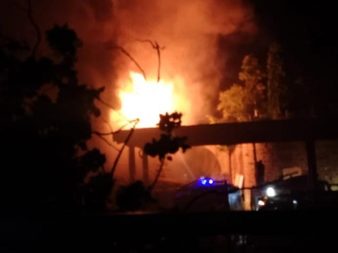 Keshavrao Bhosle Theater, the pride of Kolhapur, was gutted by fire | कोल्हापूरचं भूषण असलेल्या केशवराव भोसले नाट्यगृहाला भीषण आग; सर्व सामान जळून खाक Keshavrao Bhosle Theater, the pride of Kolhapur, was gutted by fire | कोल्हापूरचं भूषण असलेल्या केशवराव भोसले नाट्यगृहाला भीषण आग; सर्व सामान जळून खाक