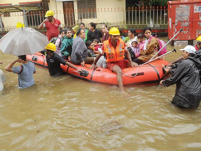 'Flood victims need clothes, water, food' | 'पूरग्रस्तांना गरज कपडे, पाणी, खाद्यपदार्थांची' 'Flood victims need clothes, water, food' | 'पूरग्रस्तांना गरज कपडे, पाणी, खाद्यपदार्थांची'