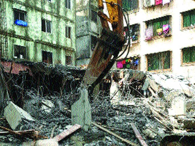 Hammer on unauthorized building | अनधिकृत इमारतीवर हातोडा; कोपरी गावात कारवाई Hammer on unauthorized building | अनधिकृत इमारतीवर हातोडा; कोपरी गावात कारवाई
