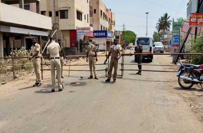 Lockdown in Pandharpur extended by one day; Preliminary information | पंढरपुरातील लॉकडाऊन एक दिवस वाढविला; प्रांताधिकाºयांची माहिती Lockdown in Pandharpur extended by one day; Preliminary information | पंढरपुरातील लॉकडाऊन एक दिवस वाढविला; प्रांताधिकाºयांची माहिती