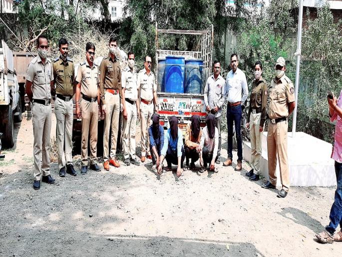 A gang of diesel thieves of vehicles of Samrudhi Highway has gone missing | समृध्दी महामार्गाच्या वाहनांचे डिझेल चोरणारी टोळी गजाआड A gang of diesel thieves of vehicles of Samrudhi Highway has gone missing | समृध्दी महामार्गाच्या वाहनांचे डिझेल चोरणारी टोळी गजाआड