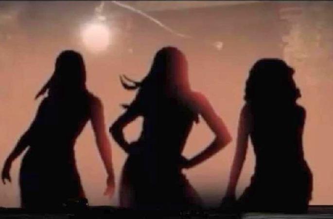 Eight more arrested in nude dance performance case, number of arrested accused reaches to eleven | ‘न्यूड डान्स’प्रकरणी आणखी आठ जणांना अटक