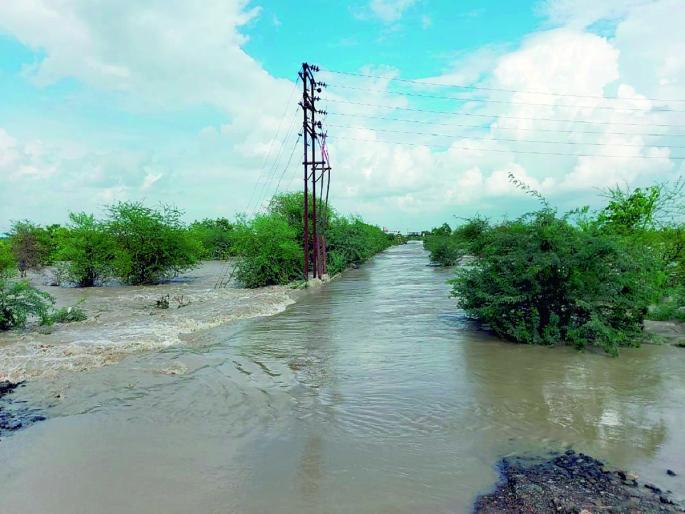Water sources contaminated after pond of koradi thermal power station burst, pollution control board gives notifications instead of giving notice | राख बंधारा फुटला, जलस्त्रोत दूषित; प्रदूषण नियंत्रण मंडळाकडून नाेटीस देण्याऐवजी सूचनावजा सल्ले Water sources contaminated after pond of koradi thermal power station burst, pollution control board gives notifications instead of giving notice | राख बंधारा फुटला, जलस्त्रोत दूषित; प्रदूषण नियंत्रण मंडळाकडून नाेटीस देण्याऐवजी सूचनावजा सल्ले