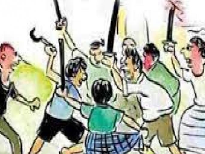 a clash broke out between two groups over an old dispute, love marriage and anger over a complaint filed at the police station In Bhatamwadi Satara | Satara: प्रेमविवाह अन् पोलिसात तक्रार दिल्याच्या रागातून भाटमवाडीत दोन गटांत राडा, अनेकजण जखमी  a clash broke out between two groups over an old dispute, love marriage and anger over a complaint filed at the police station In Bhatamwadi Satara | Satara: प्रेमविवाह अन् पोलिसात तक्रार दिल्याच्या रागातून भाटमवाडीत दोन गटांत राडा, अनेकजण जखमी