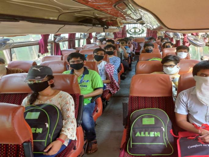 74 students stuck at Kota in Rajasthan due to lockdown arrived in Pune on Friday night | लॉकडाऊनमुळे राजस्थानातील कोटा येथे अडकलेले ७४ विद्यार्थी शुक्रवारी रात्री पुण्यात दाखल 74 students stuck at Kota in Rajasthan due to lockdown arrived in Pune on Friday night | लॉकडाऊनमुळे राजस्थानातील कोटा येथे अडकलेले ७४ विद्यार्थी शुक्रवारी रात्री पुण्यात दाखल