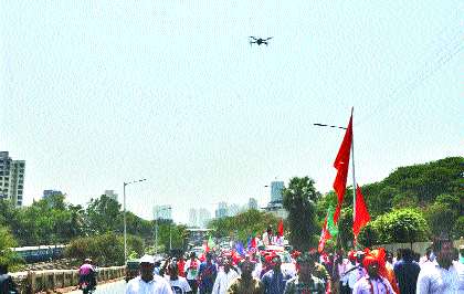 On the radar of Kotak procession drone police | कोटकांच्या मिरवणुकीतील ड्रोन पोलिसांच्या रडारवर On the radar of Kotak procession drone police | कोटकांच्या मिरवणुकीतील ड्रोन पोलिसांच्या रडारवर