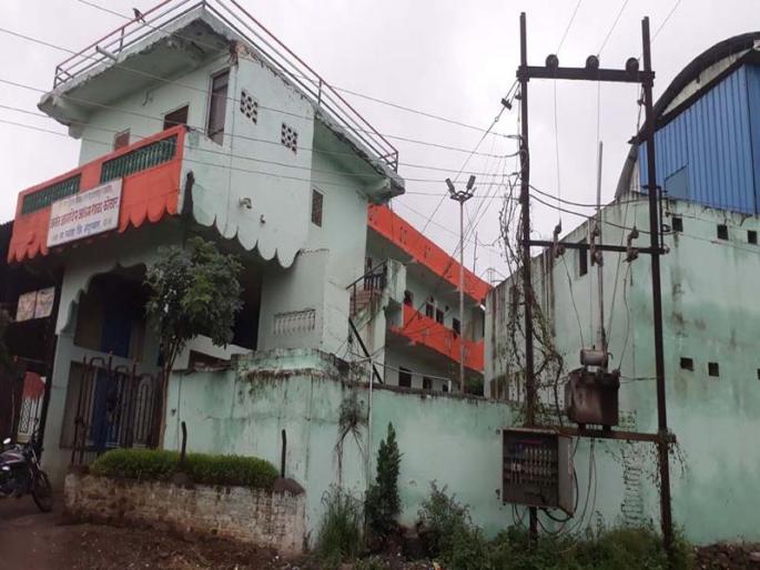 Students are unsafe because of Rohit's open: Kothar Ashram Shala | उघडय़ा रोहित्रामुळे विद्यार्थी असुरक्षित : कोठार आश्रमशाळा Students are unsafe because of Rohit's open: Kothar Ashram Shala | उघडय़ा रोहित्रामुळे विद्यार्थी असुरक्षित : कोठार आश्रमशाळा