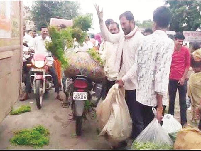 The price of coriander is 50 paise in Pachod and Rs. 20 in Sambhajinagar, how much does the farmers get? | कोथिंबीर जुडीचा भाव पाचोडात ५० पैसे तर छ. संभाजीनगरात २० रुपये, शेतकऱ्यांच्या हाती किती? The price of coriander is 50 paise in Pachod and Rs. 20 in Sambhajinagar, how much does the farmers get? | कोथिंबीर जुडीचा भाव पाचोडात ५० पैसे तर छ. संभाजीनगरात २० रुपये, शेतकऱ्यांच्या हाती किती?