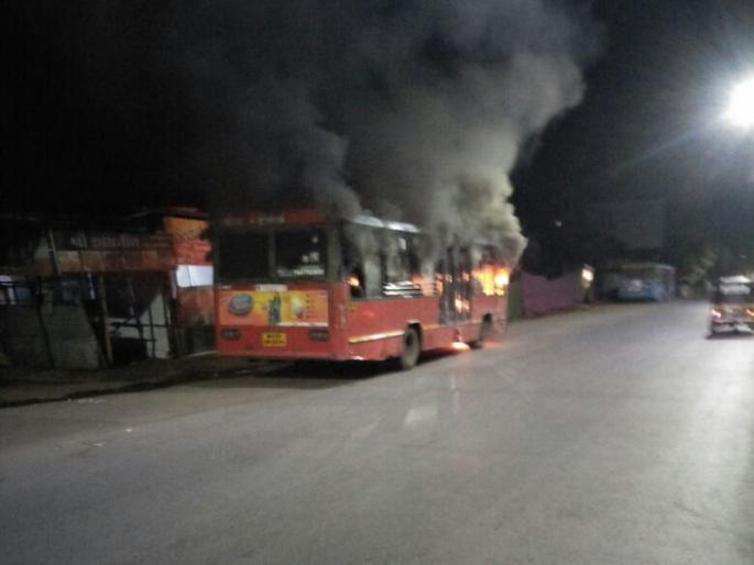 'bus' was not burnt by agitators but due to short circuit | ‘ती ’बस आंदोलकांमुळे नव्हे तर शॉर्टसर्किटने पेटली  'bus' was not burnt by agitators but due to short circuit | ‘ती ’बस आंदोलकांमुळे नव्हे तर शॉर्टसर्किटने पेटली