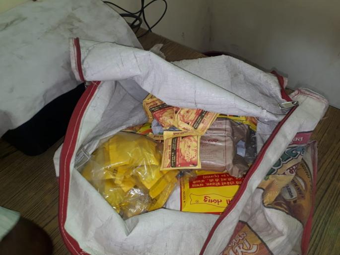 Three arest for tobacco products sold in the school premises | शाळा परिसरात तंबाखूजन्य पदार्थांची विक्री करणारे ताब्यात Three arest for tobacco products sold in the school premises | शाळा परिसरात तंबाखूजन्य पदार्थांची विक्री करणारे ताब्यात