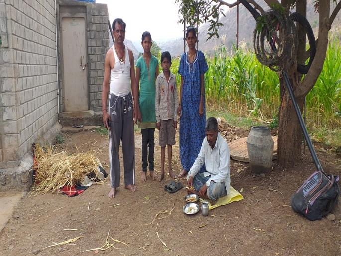 Katalpur laborer: 5 km journey; Village reached for fear of death; Even the kids couldn't help | जिवाच्या भीतीने उपाशीपोटी 100 किमी पायी प्रवास केला, मुलगाही मदतीला नाही आला! Katalpur laborer: 5 km journey; Village reached for fear of death; Even the kids couldn't help | जिवाच्या भीतीने उपाशीपोटी 100 किमी पायी प्रवास केला, मुलगाही मदतीला नाही आला!