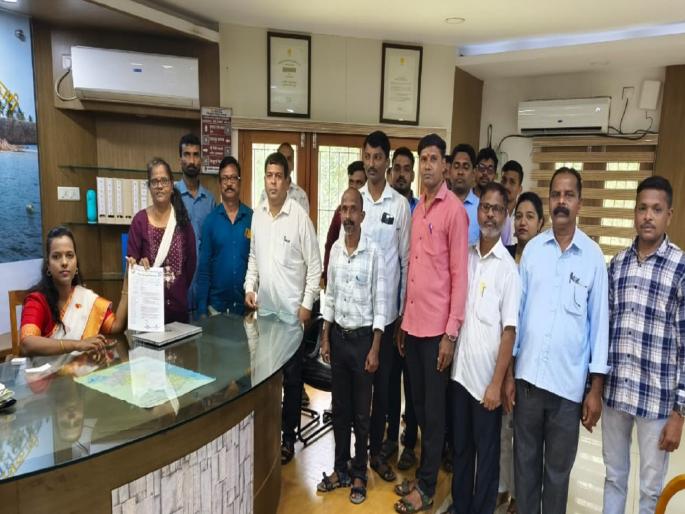 Demanding fourth class status, Kotwals in Sindhudurg district on indefinite strike | चतुर्थ श्रेणीचा दर्जा द्या, सिंधुदुर्ग जिल्ह्यातील कोतवाल बेमुदत संपावर