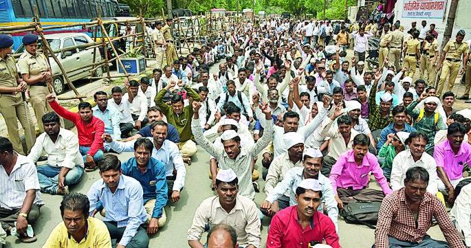 Restore the quota to the fourth grade to Kotwals | कोतवालांना चतुर्थ श्रेणी बहाल करा Restore the quota to the fourth grade to Kotwals | कोतवालांना चतुर्थ श्रेणी बहाल करा