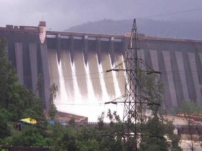 82 TMC of water used for power generation from Koyna, There is enough water left for one and a half months | कोयनेतून वीजनिर्मितीसाठी ८२ टीएमसी पाण्याचा वापर, राज्याचा भार कमी करुन केले अनेक जिल्हे प्रकाशमान