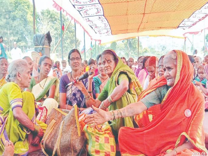 The government has built a dam; Dam has caused our death, Koyna dam affected women express their grief | शासनाने बांधून ठेवलंय धरण; धरणामुळे झालंय आमचं मरण!, कोयना धरणग्रस्त महिलांनी मांडली व्यथा The government has built a dam; Dam has caused our death, Koyna dam affected women express their grief | शासनाने बांधून ठेवलंय धरण; धरणामुळे झालंय आमचं मरण!, कोयना धरणग्रस्त महिलांनी मांडली व्यथा