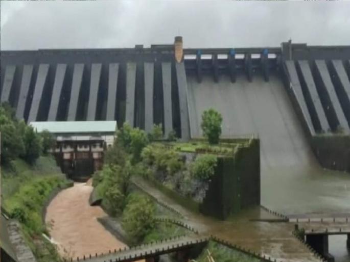 Heavy rainfall in Koyna Dam catchment area, The water storage in the dam is 68.89 TMC | सातारा: कोयना धरण पाणलोट क्षेत्रात मुसळधार पाऊस, धरणात 'इतका' पाणीसाठा Heavy rainfall in Koyna Dam catchment area, The water storage in the dam is 68.89 TMC | सातारा: कोयना धरण पाणलोट क्षेत्रात मुसळधार पाऊस, धरणात 'इतका' पाणीसाठा