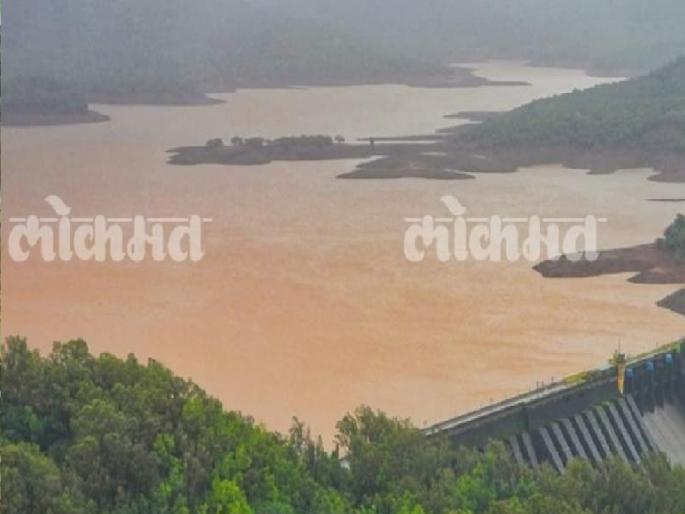 Only 69 TMC of storage remains in major dams in Satara district | दुष्काळात को‘रड’; सातारा जिल्ह्यात प्रमुख धरणांमध्ये ६९ टीएमसीच साठा शिल्लक! Only 69 TMC of storage remains in major dams in Satara district | दुष्काळात को‘रड’; सातारा जिल्ह्यात प्रमुख धरणांमध्ये ६९ टीएमसीच साठा शिल्लक!