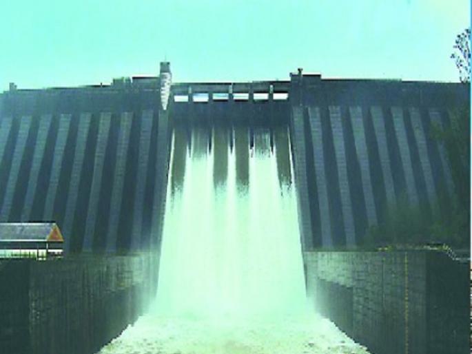 Erosion from the main dam in the district continues | सातारा जिल्ह्यातील प्रमुख धरणांतून विसर्ग सुरूच Erosion from the main dam in the district continues | सातारा जिल्ह्यातील प्रमुख धरणांतून विसर्ग सुरूच