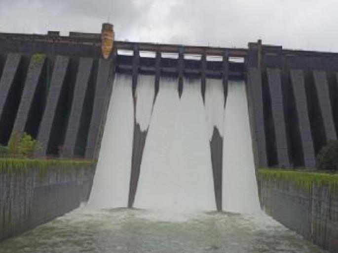Heavy rains in Satara district, release of 11 thousand 646 cusecs from Koyna dam | सातारा जिल्ह्यात पावसाचा जोर, कोयना धरणातून ११ हजार ६४६ क्यूसेकने विसर्ग सुरू Heavy rains in Satara district, release of 11 thousand 646 cusecs from Koyna dam | सातारा जिल्ह्यात पावसाचा जोर, कोयना धरणातून ११ हजार ६४६ क्यूसेकने विसर्ग सुरू