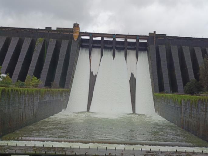 19 thousand 537 cusecs of water is being released from Koyna Dam | Satara: कोयना धरणातून पाण्याचा विसर्ग वाढवला, नदीकाठच्या नागरिकांना सतर्कतेचा इशारा 19 thousand 537 cusecs of water is being released from Koyna Dam | Satara: कोयना धरणातून पाण्याचा विसर्ग वाढवला, नदीकाठच्या नागरिकांना सतर्कतेचा इशारा