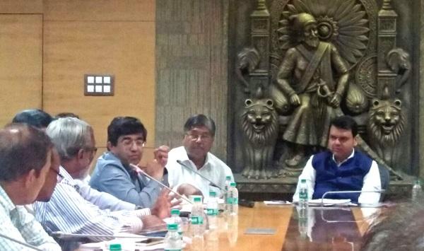 Positive talk on the problems of damages: discussions with chief ministers | धरणग्रस्तांच्या प्रश्नांवर सकारात्मक चर्चा- मुख्यमंत्र्यांशी चर्चा Positive talk on the problems of damages: discussions with chief ministers | धरणग्रस्तांच्या प्रश्नांवर सकारात्मक चर्चा- मुख्यमंत्र्यांशी चर्चा