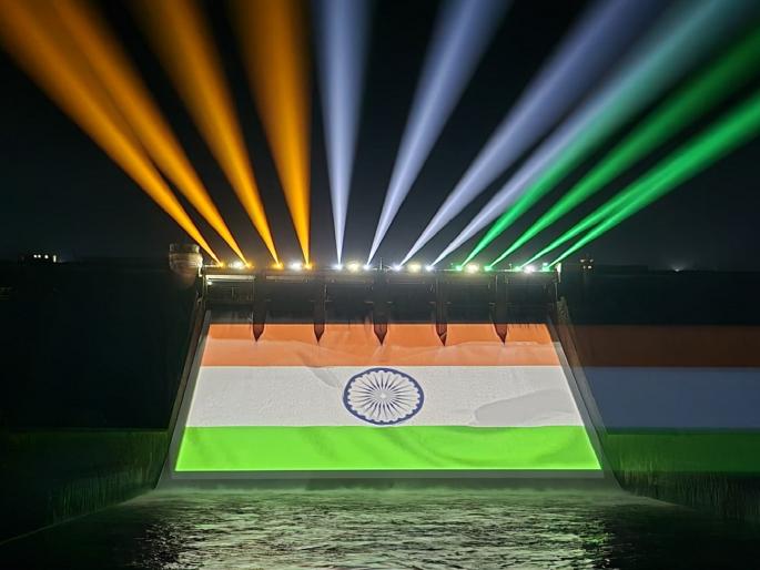 On the eve of Independence Day Koyna Dam was lit up with electric lights | Satara: स्वातंत्र्य दिनानिमित्त कोयना धरण विद्युत रोषणाईने उजळून निघाले -video On the eve of Independence Day Koyna Dam was lit up with electric lights | Satara: स्वातंत्र्य दिनानिमित्त कोयना धरण विद्युत रोषणाईने उजळून निघाले -video