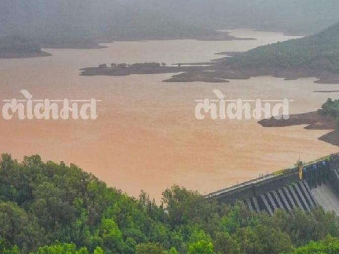 Heavy rain in west of Satara district; Inflow of water in Koyna dam at a speed of 48 thousand cusecs | सातारा जिल्ह्याच्या पश्चिमेकडे कोसळधार; कोयना धरणात ४८ हजार क्यूसेक वेगाने पाण्याची आवक Heavy rain in west of Satara district; Inflow of water in Koyna dam at a speed of 48 thousand cusecs | सातारा जिल्ह्याच्या पश्चिमेकडे कोसळधार; कोयना धरणात ४८ हजार क्यूसेक वेगाने पाण्याची आवक
