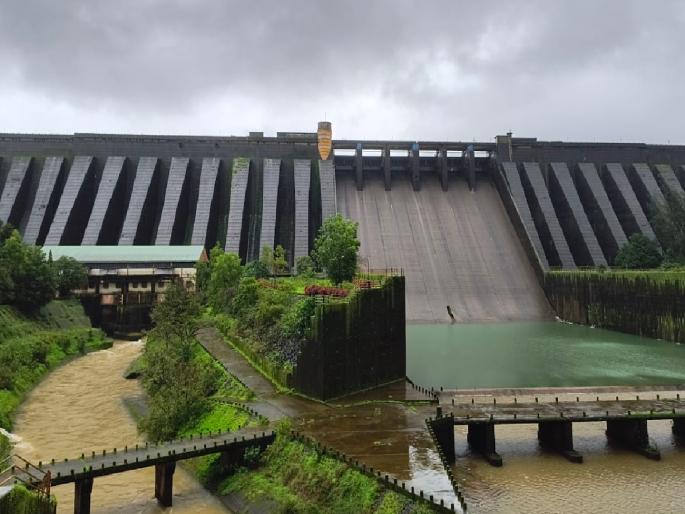water is also being discharged from Pytha Power Plant In Koyna Dam satara | Satara: कोयनेतून विसर्ग सुरू, नदीकाठच्या नागरिकांना सतर्कतेचा इशारा; धरणातील पाणीसाठा ६५ टीएमसीजवळ water is also being discharged from Pytha Power Plant In Koyna Dam satara | Satara: कोयनेतून विसर्ग सुरू, नदीकाठच्या नागरिकांना सतर्कतेचा इशारा; धरणातील पाणीसाठा ६५ टीएमसीजवळ