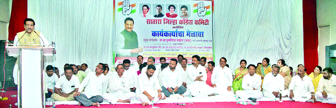 Follow the lead religion to prevent BJP: Prithviraj Chavan - Do not lead a Congress by defeating Congress | भाजपला रोखण्यासाठी आघाडी धर्म पाळा : पृथ्वीराज चव्हाण --काँगे्रसचा मुडदा पाडून आघाडी नको