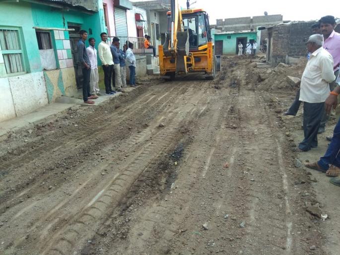 Development of village through Whatsapp App Group | व्हॉटस् अॅप ग्रुपच्या माध्यमातून साधला गावचा विकास Development of village through Whatsapp App Group | व्हॉटस् अॅप ग्रुपच्या माध्यमातून साधला गावचा विकास