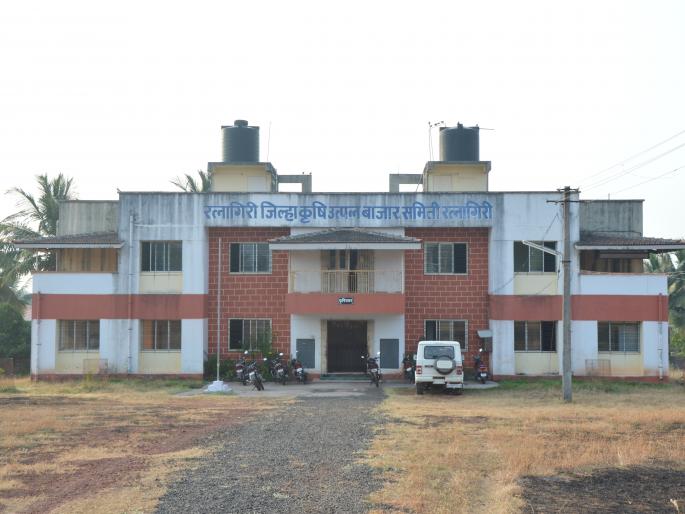 Purchase, sale of mangoes in the premises of the Agricultural Income Market Committee | CoronaVirus Lockdown : कृषी उत्पन्न बाजार समितीच्या आवारात आंबा खरेदी, विक्री Purchase, sale of mangoes in the premises of the Agricultural Income Market Committee | CoronaVirus Lockdown : कृषी उत्पन्न बाजार समितीच्या आवारात आंबा खरेदी, विक्री
