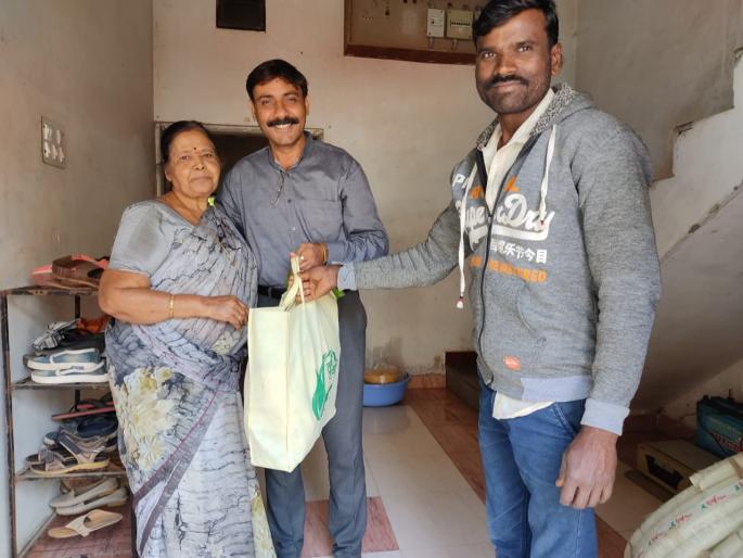 'Krishi Sarathi' supports farmers in lockdown! | लॉकडाऊनमध्ये ‘कृषी सारथी’चा शेतकऱ्यांना आधार! 'Krishi Sarathi' supports farmers in lockdown! | लॉकडाऊनमध्ये ‘कृषी सारथी’चा शेतकऱ्यांना आधार!