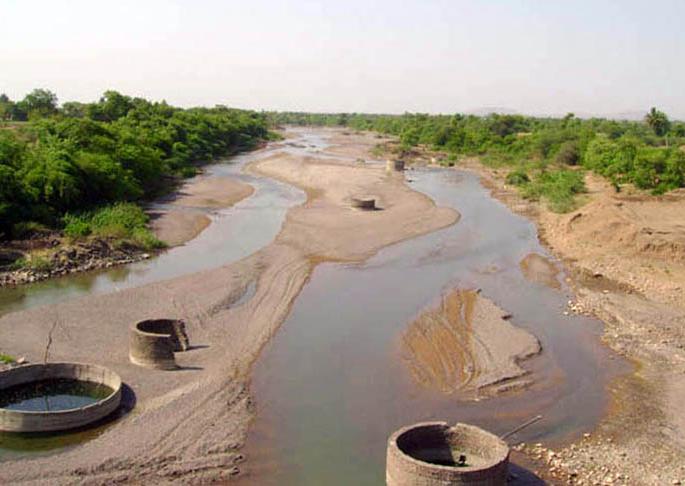 There is no river project with Gujarat; The state government will build itself | गुजरातबरोबर नदीजोड प्रकल्प नाही; राज्य शासन स्वत: करणार उभारणी There is no river project with Gujarat; The state government will build itself | गुजरातबरोबर नदीजोड प्रकल्प नाही; राज्य शासन स्वत: करणार उभारणी