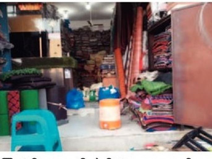Crime against 35 persons in stone throwing and shop vandalism in Karanja city | कारंजा शहरातील दगडफेक, दुकान तोडफोडप्रकरणी ३५ जणांवर गुन्हा Crime against 35 persons in stone throwing and shop vandalism in Karanja city | कारंजा शहरातील दगडफेक, दुकान तोडफोडप्रकरणी ३५ जणांवर गुन्हा