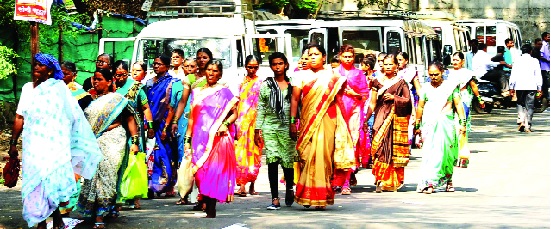 Karnataka Assembly Elections - The life of Kolhapur in Karnataka elections | Karnataka Assembly Elections --कर्नाटक निवडणुकीत कोल्हापूरचा जीव गुंतला Karnataka Assembly Elections - The life of Kolhapur in Karnataka elections | Karnataka Assembly Elections --कर्नाटक निवडणुकीत कोल्हापूरचा जीव गुंतला