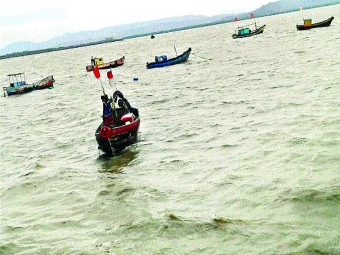 Reverse-Karanja Botsevva closed for security reasons | रेवस-करंजा बोटसेवा सुरक्षेच्या कारणास्तव बंद