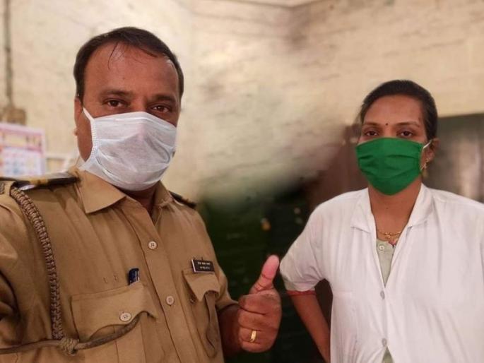 We Will Win ... Husband police on duty while the wife is on duty at the hospital KEM, anil deshmukh share photo of corona worriors MMG | We Will Win... लहान मुलाला घरी ठेऊन पत्नी रुग्णालयात तर पती मुंबई पोलिसात ऑन ड्युटी We Will Win ... Husband police on duty while the wife is on duty at the hospital KEM, anil deshmukh share photo of corona worriors MMG | We Will Win... लहान मुलाला घरी ठेऊन पत्नी रुग्णालयात तर पती मुंबई पोलिसात ऑन ड्युटी