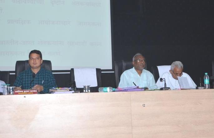 Add the amount of crop insurance to farmers' accounts before 15th June! - Collector's instructions | पीक विम्याची रक्कम १५ जूनपूर्वी शेतकऱ्यांच्या खात्यात जमा करा! - जिल्हाधिकाऱ्यांचे निर्देश Add the amount of crop insurance to farmers' accounts before 15th June! - Collector's instructions | पीक विम्याची रक्कम १५ जूनपूर्वी शेतकऱ्यांच्या खात्यात जमा करा! - जिल्हाधिकाऱ्यांचे निर्देश