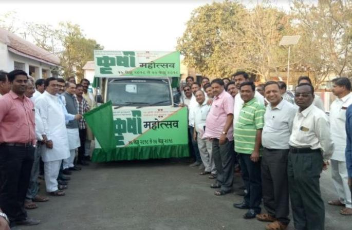 Khamgaon: Public awareness campaign by Rathavade! | खामगावात कृषी महोत्सवाची प्रचार रथाव्दारे जनजागृती! Khamgaon: Public awareness campaign by Rathavade! | खामगावात कृषी महोत्सवाची प्रचार रथाव्दारे जनजागृती!