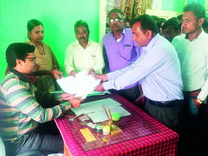 Telhara: The threat to kill the agricultural assistance went to the polling booth! | तेल्हारा : सर्वेक्षण करण्यासाठी गेलेल्या कृषी सहायकास जीवे मारण्याची धमकी! Telhara: The threat to kill the agricultural assistance went to the polling booth! | तेल्हारा : सर्वेक्षण करण्यासाठी गेलेल्या कृषी सहायकास जीवे मारण्याची धमकी!