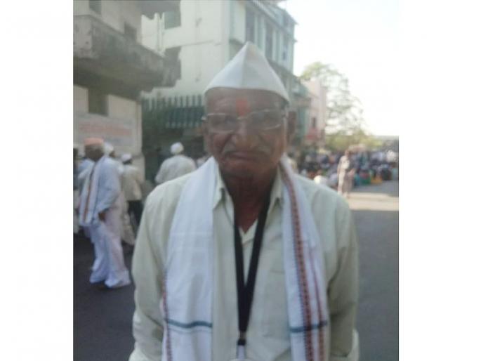 81 year old man's waiting for increase of remuneration of kalakar mandhan scheme, seeking government for pension | मायबाप सरकार डोळे मिटल्यावर मानधन वाढविणार काय? ८१ वर्षांचे वृद्धाचा केविलवाणा सवाल 81 year old man's waiting for increase of remuneration of kalakar mandhan scheme, seeking government for pension | मायबाप सरकार डोळे मिटल्यावर मानधन वाढविणार काय? ८१ वर्षांचे वृद्धाचा केविलवाणा सवाल