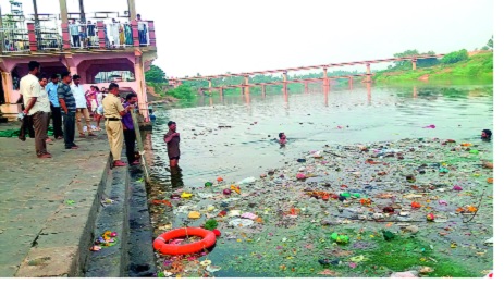 The Krishna River in the Sangli below the alert level | सांगलीत कृष्णा नदी इशारा पातळीखाली The Krishna River in the Sangli below the alert level | सांगलीत कृष्णा नदी इशारा पातळीखाली