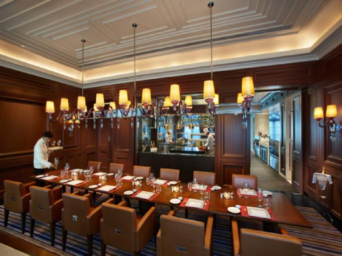 Dining services in hotels closed from March 17 to April 4; Parcel facility will continue | Maharashtra Lockdown: 'या' जिल्ह्यात १७ मार्च ते ४ एप्रिल हॉटेल्समधील डायनिंग बंद; 'पार्सल' सुरू राहणार Dining services in hotels closed from March 17 to April 4; Parcel facility will continue | Maharashtra Lockdown: 'या' जिल्ह्यात १७ मार्च ते ४ एप्रिल हॉटेल्समधील डायनिंग बंद; 'पार्सल' सुरू राहणार