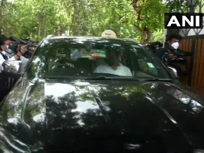 LJP Chirag Paswan sat outside the gate blowing the horn; Pashupati Kumar Paras open first gate | Chirag Paswan: काकांनी डाव साधला! चिराग पासवान गेटबाहेर हॉर्न वाजवत बसले; 20 मिनिटांनी आत घेतले पण... LJP Chirag Paswan sat outside the gate blowing the horn; Pashupati Kumar Paras open first gate | Chirag Paswan: काकांनी डाव साधला! चिराग पासवान गेटबाहेर हॉर्न वाजवत बसले; 20 मिनिटांनी आत घेतले पण...
