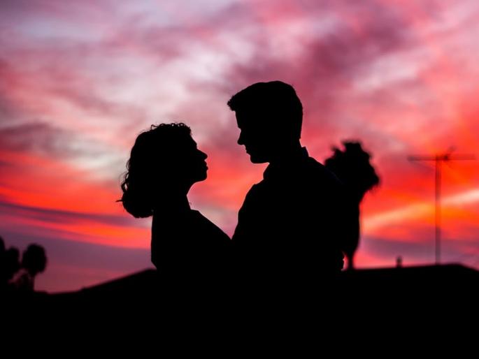 reach women have 15 years younger boyfriend; she gave him salary of 11 lakhs per month | Relationship: श्रीमंत महिलेचा बॉयफ्रेंड, त्याला 11 लाख रुपये पगार; लोकांमध्ये कोण कोणाला सोडेल याची चर्चा reach women have 15 years younger boyfriend; she gave him salary of 11 lakhs per month | Relationship: श्रीमंत महिलेचा बॉयफ्रेंड, त्याला 11 लाख रुपये पगार; लोकांमध्ये कोण कोणाला सोडेल याची चर्चा