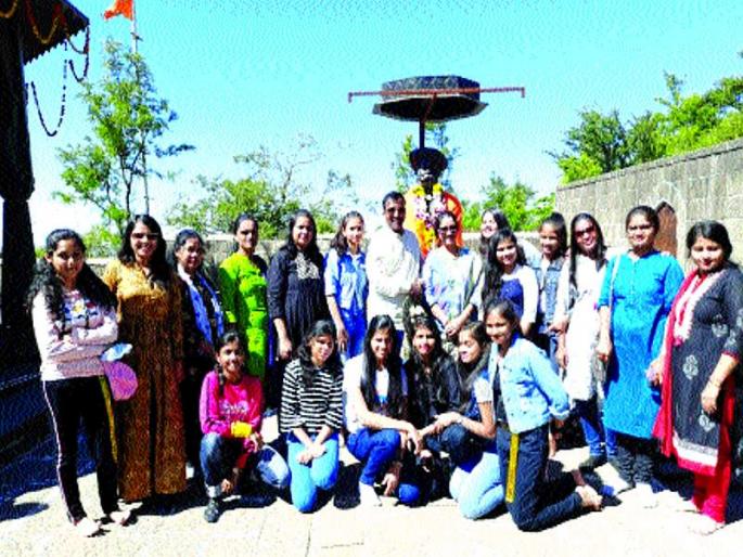A farewell ceremony at the fort sinhgad | किल्ले सिंहगडावर रंगला निरोप समारंभ