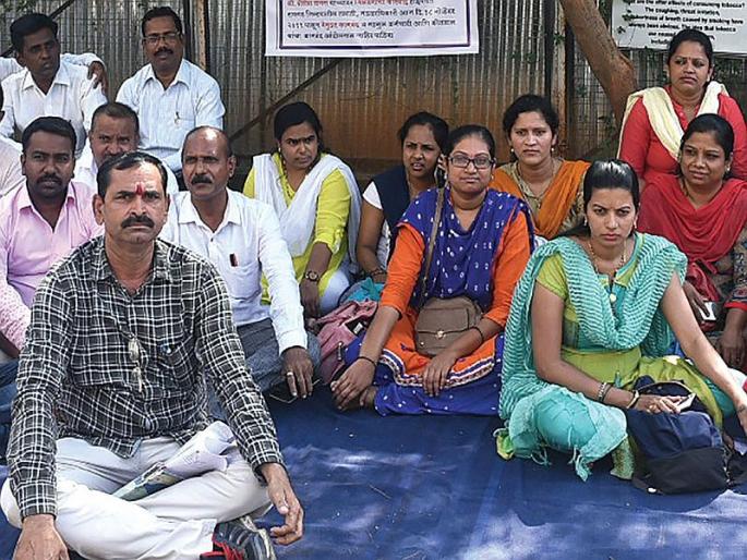 Revenue Department's agitation in Raigad district | रायगड जिल्ह्यात महसूल विभागाचे आंदोलन Revenue Department's agitation in Raigad district | रायगड जिल्ह्यात महसूल विभागाचे आंदोलन