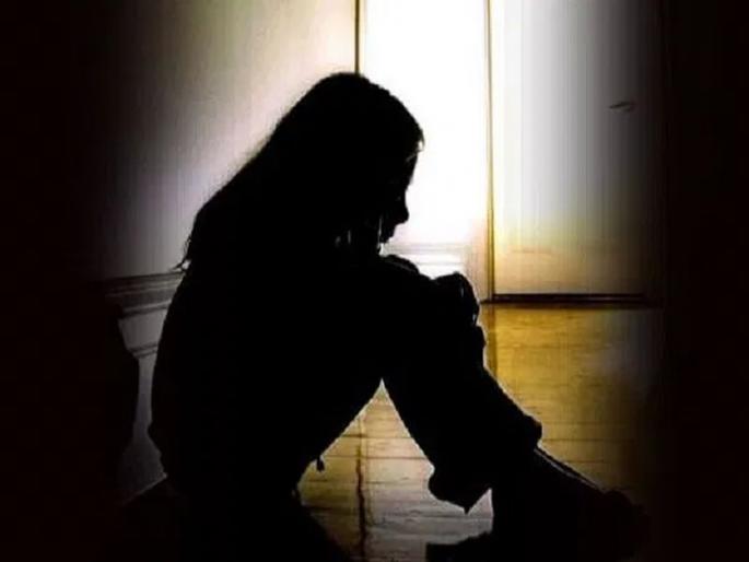 A minor girl was raped by three men in a speeding car; Shocking type in Mumbai | धावत्या कारमध्ये अल्पवयीन मुलीवर तीन जणांनी केला बलात्कार; मुंबईतील धक्कादायक प्रकार A minor girl was raped by three men in a speeding car; Shocking type in Mumbai | धावत्या कारमध्ये अल्पवयीन मुलीवर तीन जणांनी केला बलात्कार; मुंबईतील धक्कादायक प्रकार