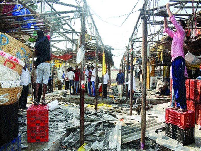 Debates over the redevelopment of the flower market | फुल मार्केटच्या पुनर्विकासावरून पुन्हा वादंग Debates over the redevelopment of the flower market | फुल मार्केटच्या पुनर्विकासावरून पुन्हा वादंग
